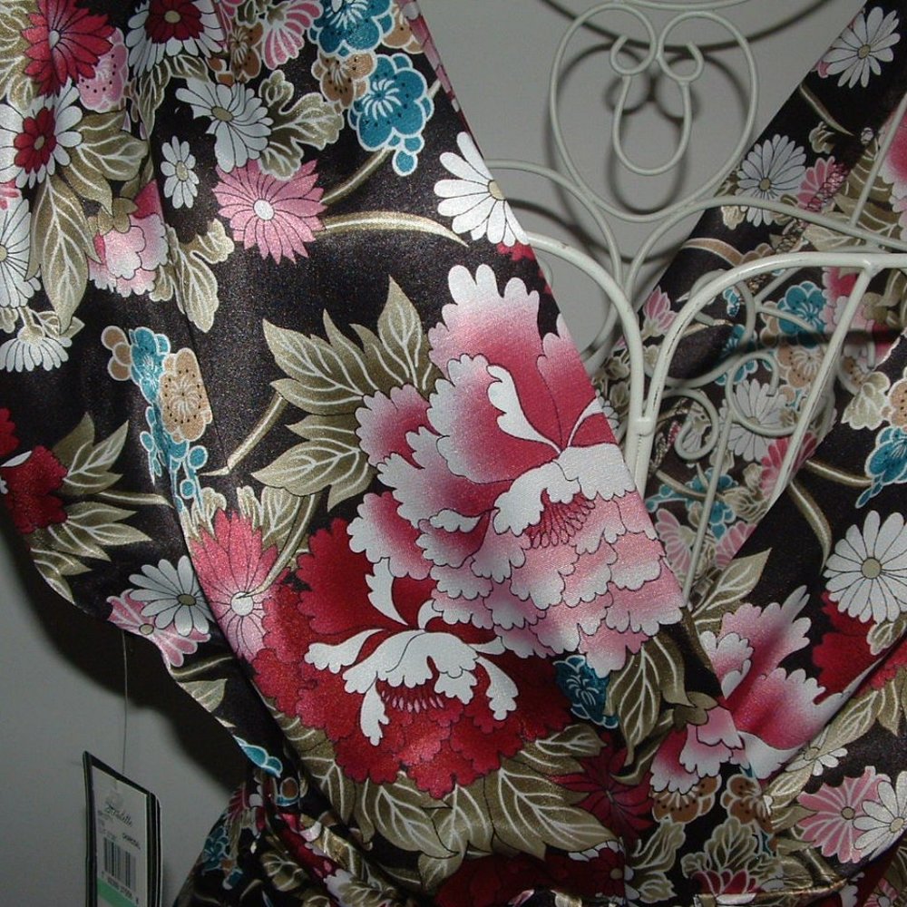 Silky Satin Oriental Pattern Cocktail Dress - Picture 2 of 6